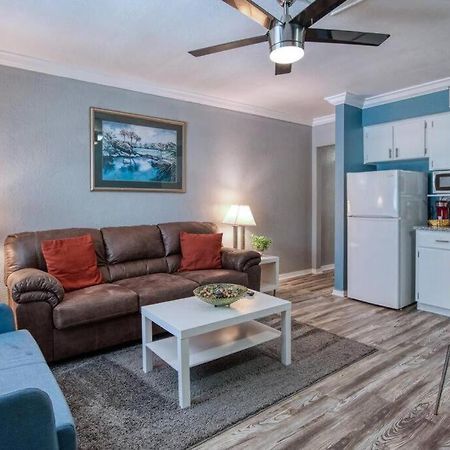 Sunset Beach Suites Of Madeira Beach! Pet Friendly Summer Getaway! Steps To Beach! - Suite 10 세인트피트비치 외부 사진