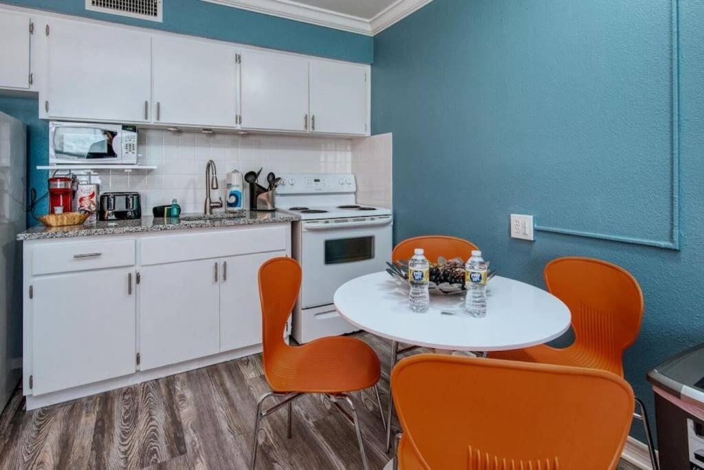Sunset Beach Suites Of Madeira Beach! Pet Friendly Summer Getaway! Steps To Beach! - Suite 10 세인트피트비치 외부 사진