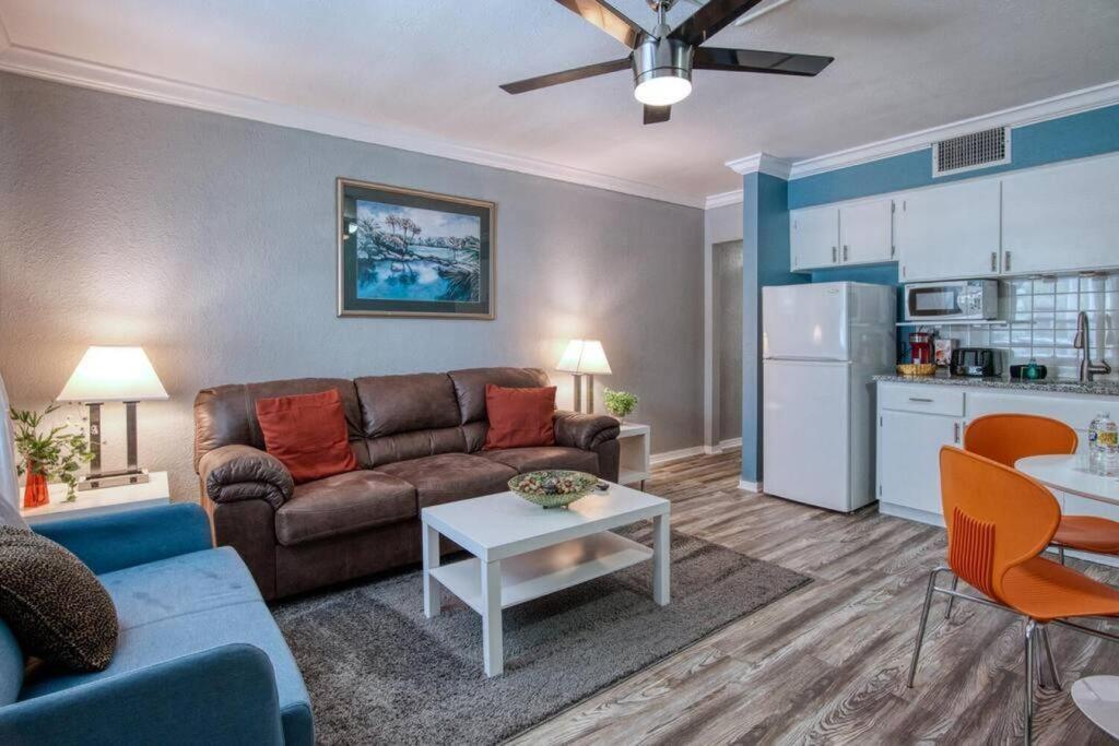 Sunset Beach Suites Of Madeira Beach! Pet Friendly Summer Getaway! Steps To Beach! - Suite 10 세인트피트비치 외부 사진