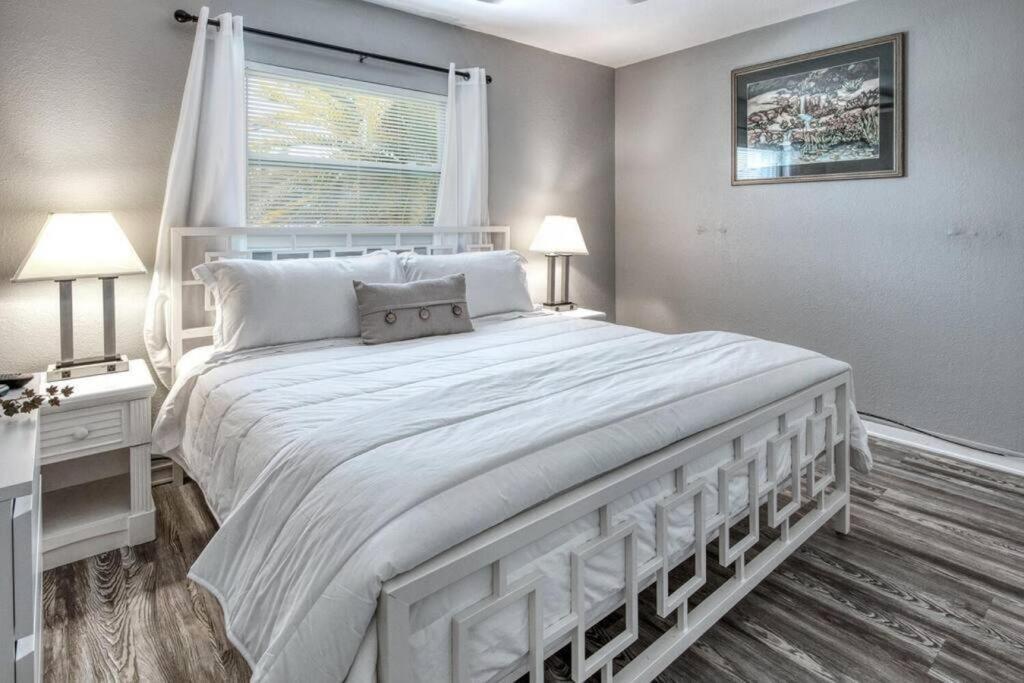 Sunset Beach Suites Of Madeira Beach! Pet Friendly Summer Getaway! Steps To Beach! - Suite 10 세인트피트비치 외부 사진