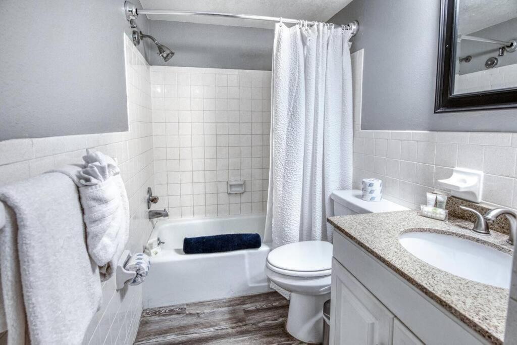Sunset Beach Suites Of Madeira Beach! Pet Friendly Summer Getaway! Steps To Beach! - Suite 10 세인트피트비치 외부 사진