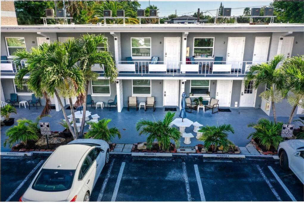 Sunset Beach Suites Of Madeira Beach! Pet Friendly Summer Getaway! Steps To Beach! - Suite 10 세인트피트비치 외부 사진