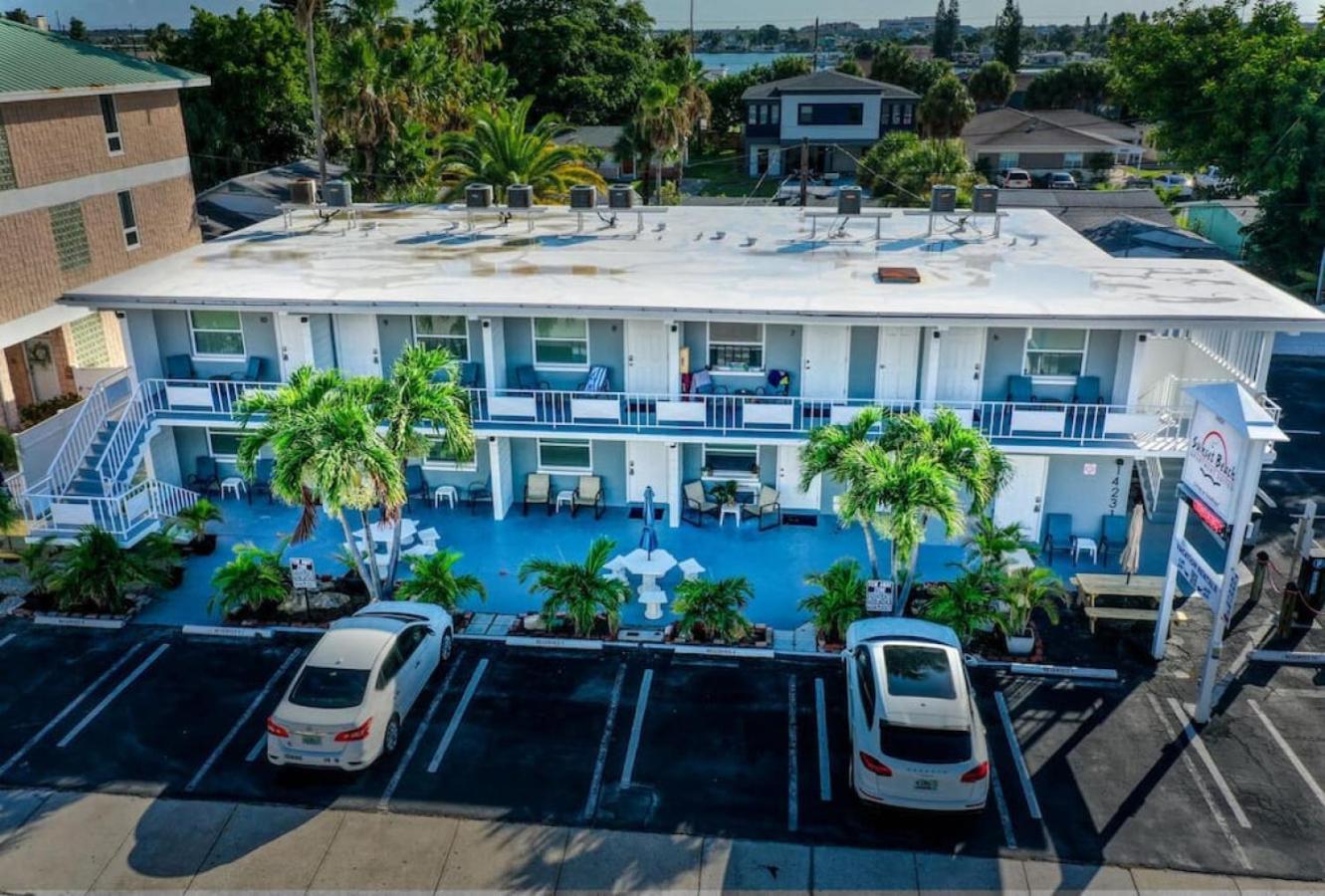Sunset Beach Suites Of Madeira Beach! Pet Friendly Summer Getaway! Steps To Beach! - Suite 10 세인트피트비치 외부 사진
