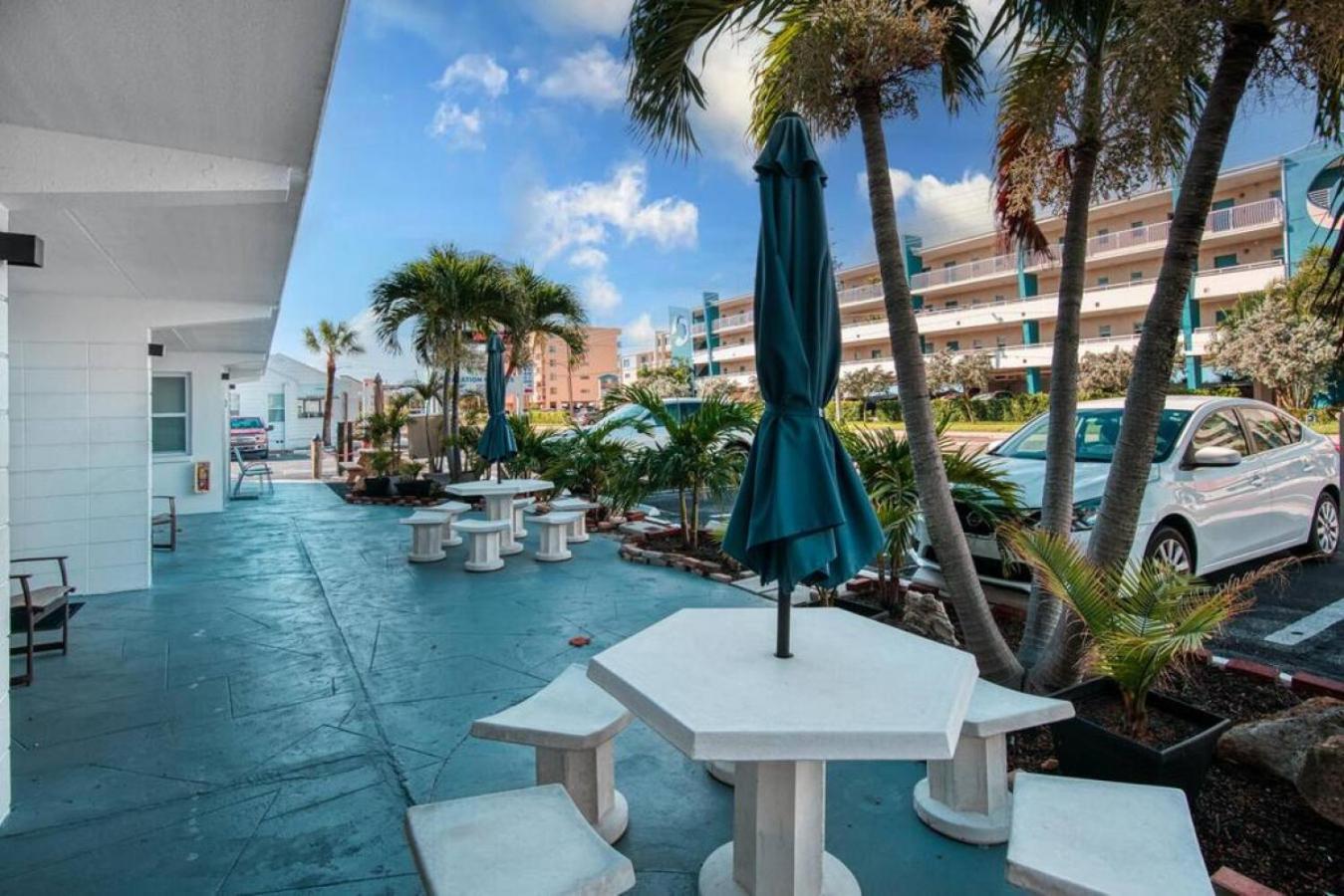 Sunset Beach Suites Of Madeira Beach! Pet Friendly Summer Getaway! Steps To Beach! - Suite 10 세인트피트비치 외부 사진
